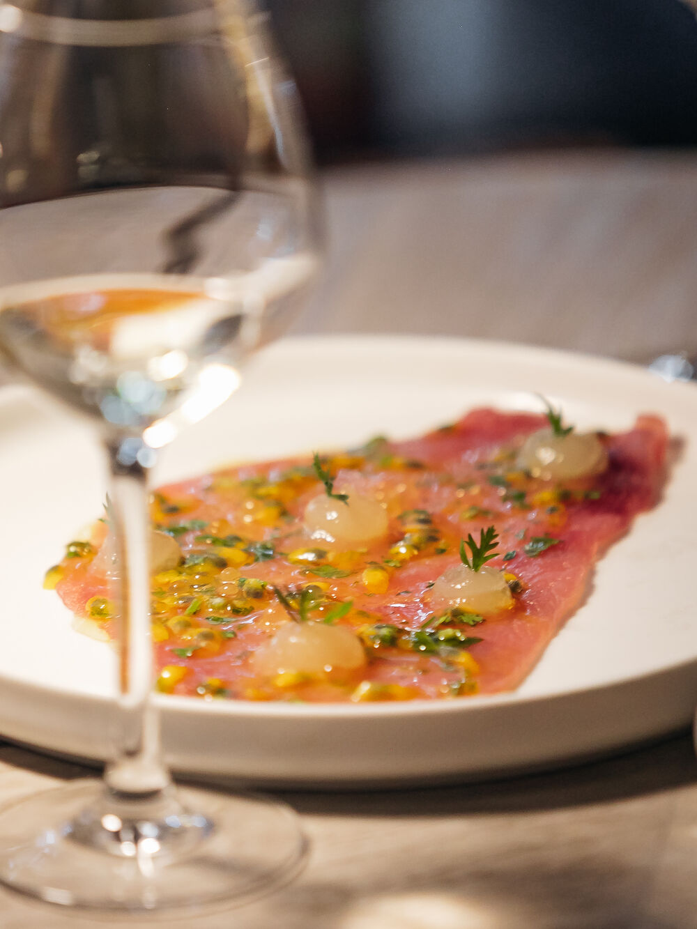 Carpaccio de thon, vinaigrette passion
