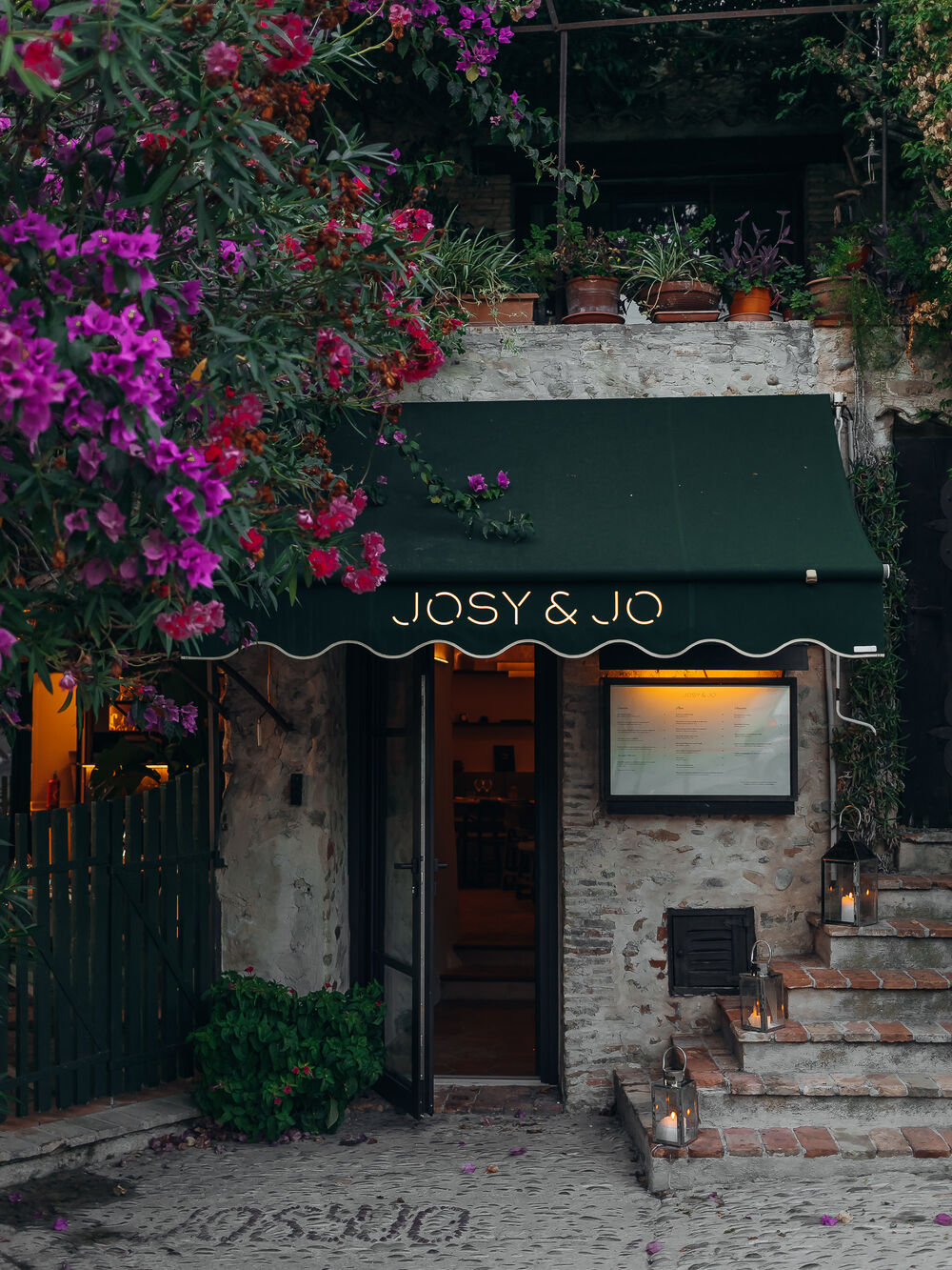 L'entrée de Josy & Jo, Haut-de-Cagnes