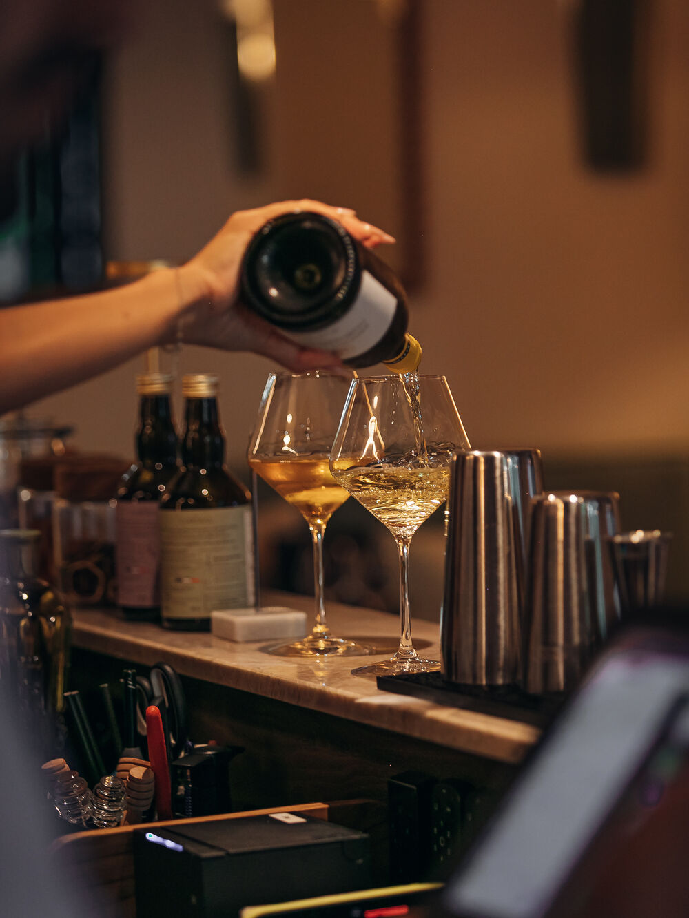 Service du vin au bar